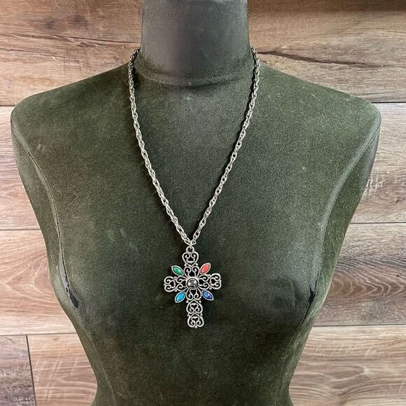 Vintage Avon Fillagree Christan Cross Necklace Jewelry Silvertone 14” 70’s - Picture 3 of 7